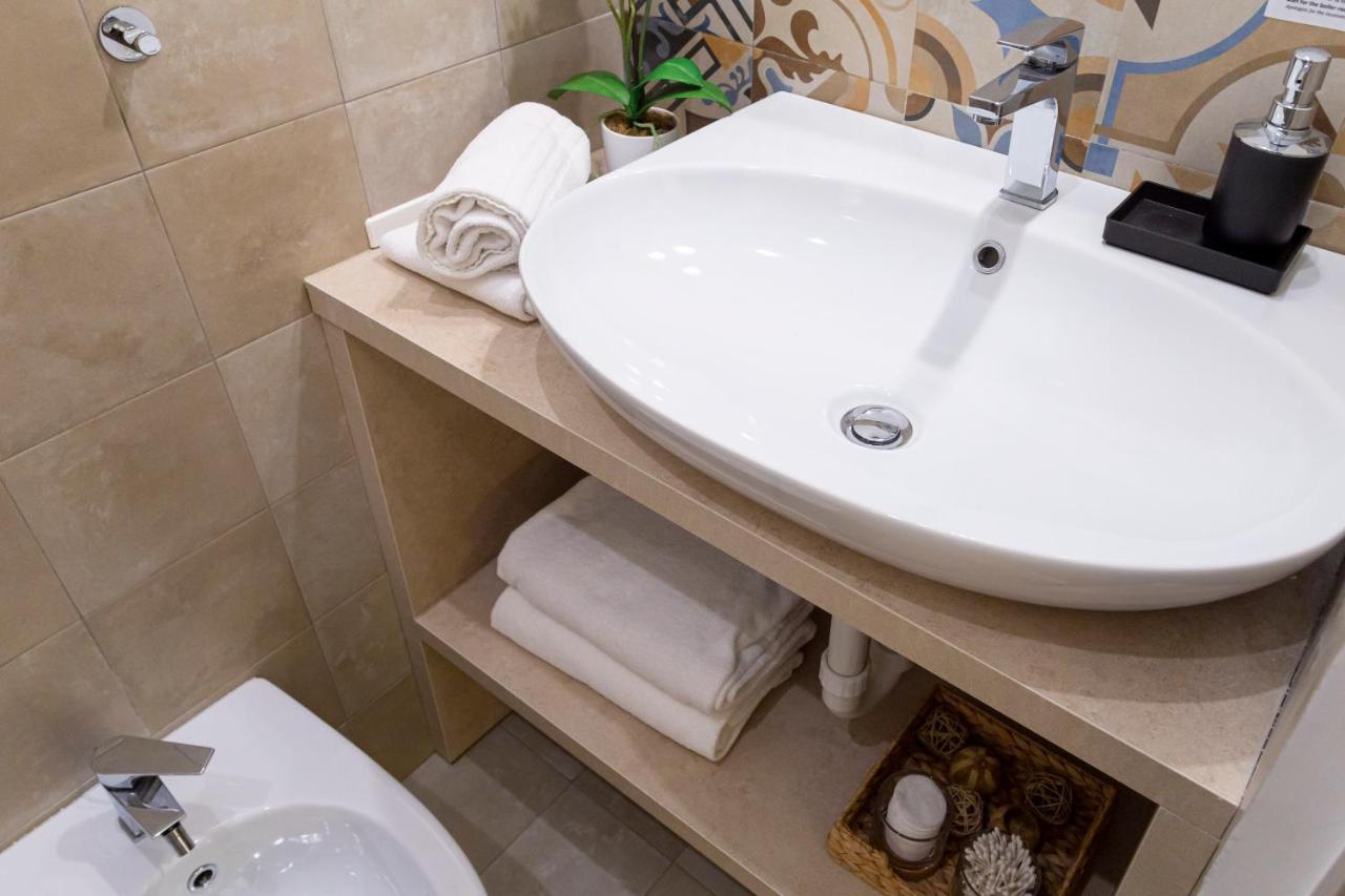 Brand New Guest Room With Wi-Fi In The City Center Trieste Eksteriør bilde